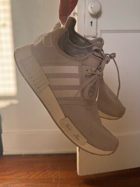 Womens adidas tennis shoes- Casual Comfort